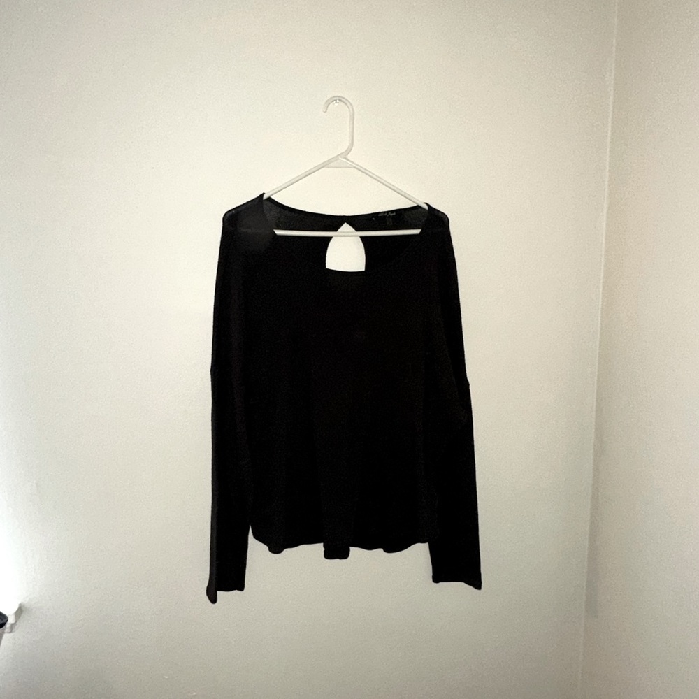 Cute black key hole sweater